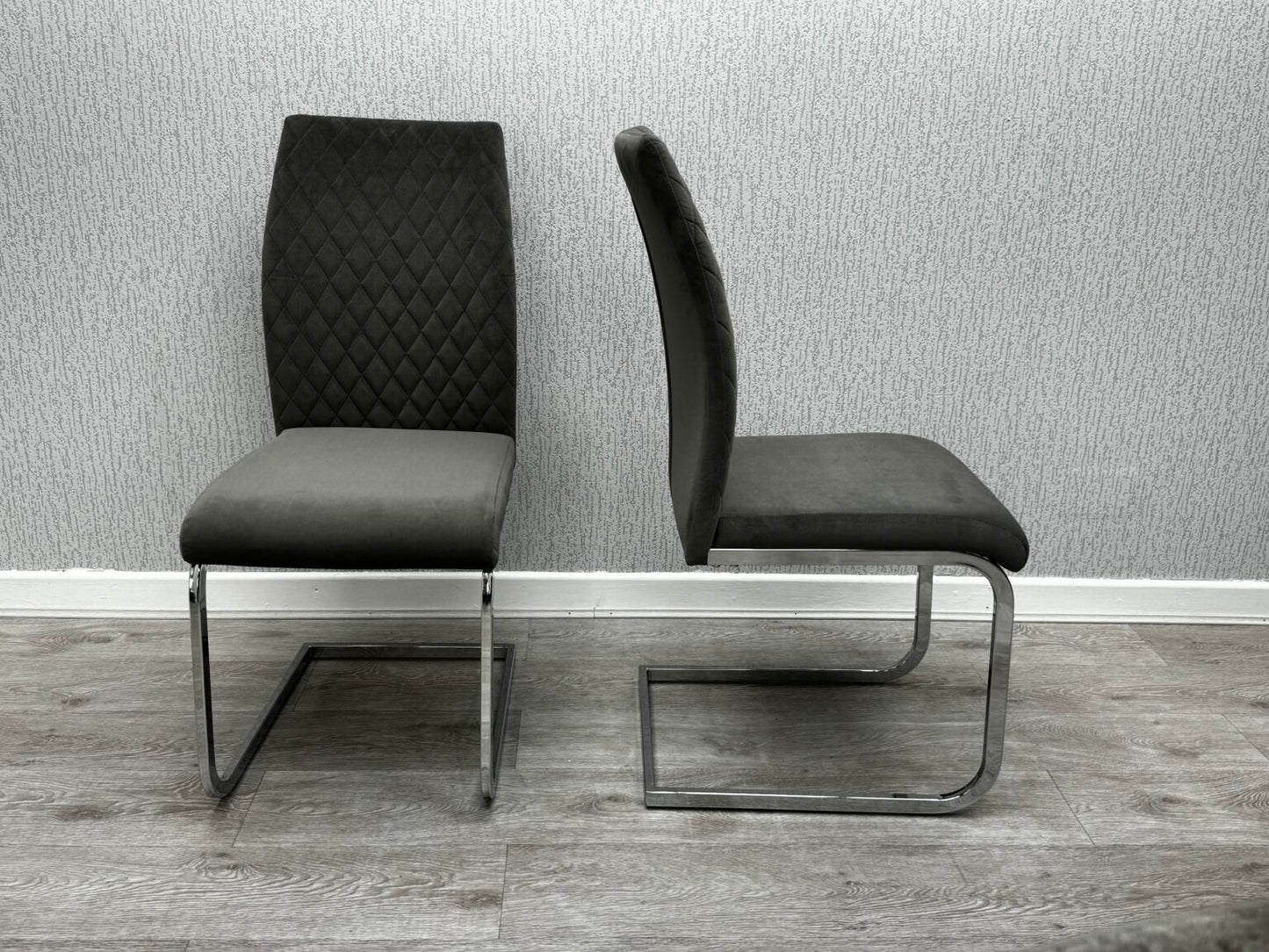 Round Dining Set (Table & 4 Chairs)