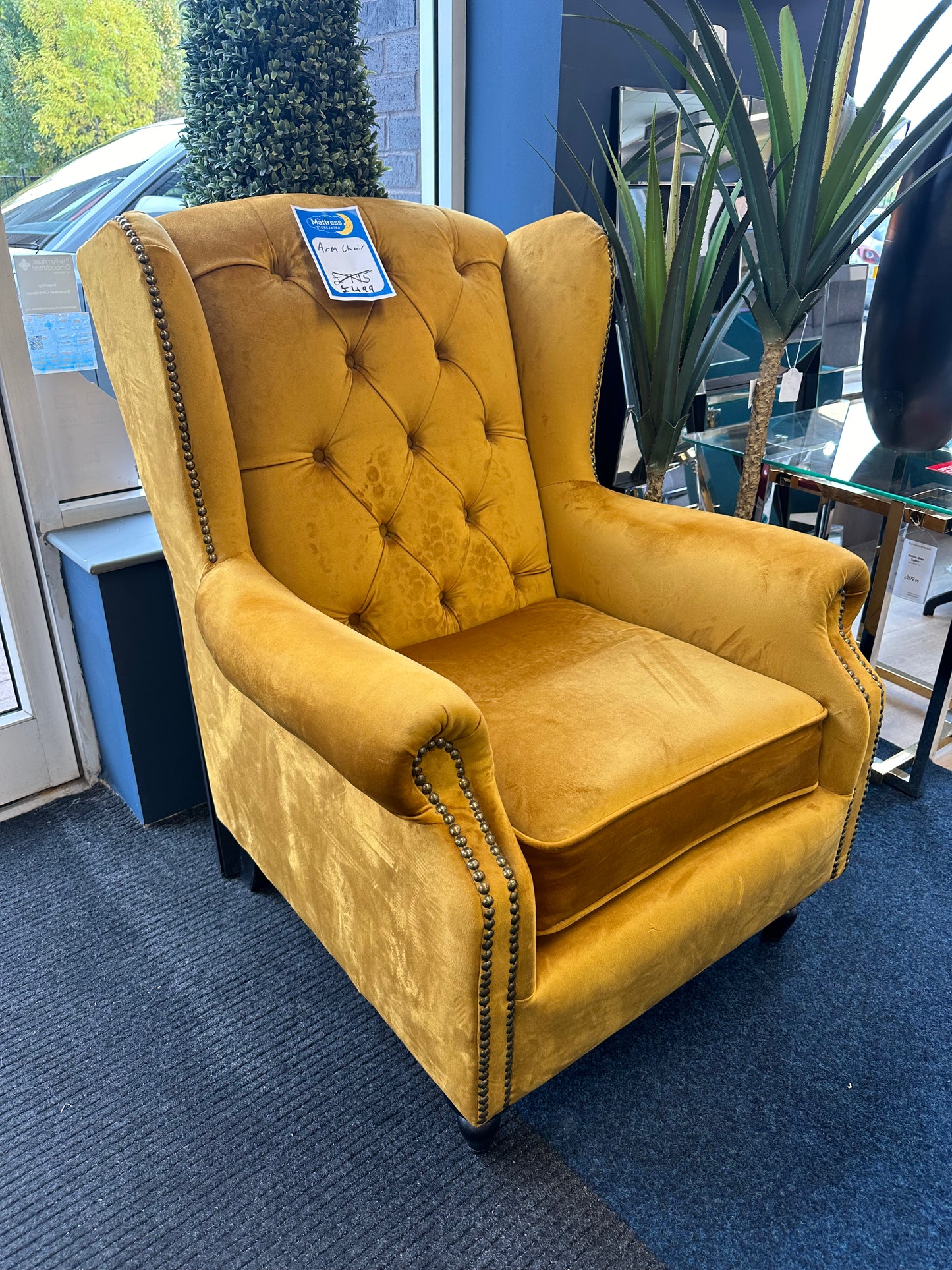X display Chesterfield Mustard arm chair - 77cmx100cm